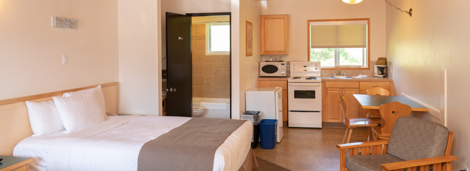 Hotel Room with Kitchen at the Rocky Mountain Ski Lodge in Canmore