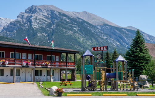 Canmore Ski Lodge