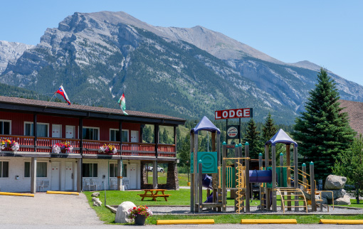 Rocky Mountain Ski Lodge 1 (800) 665-6111 Canmore Ski Lodge