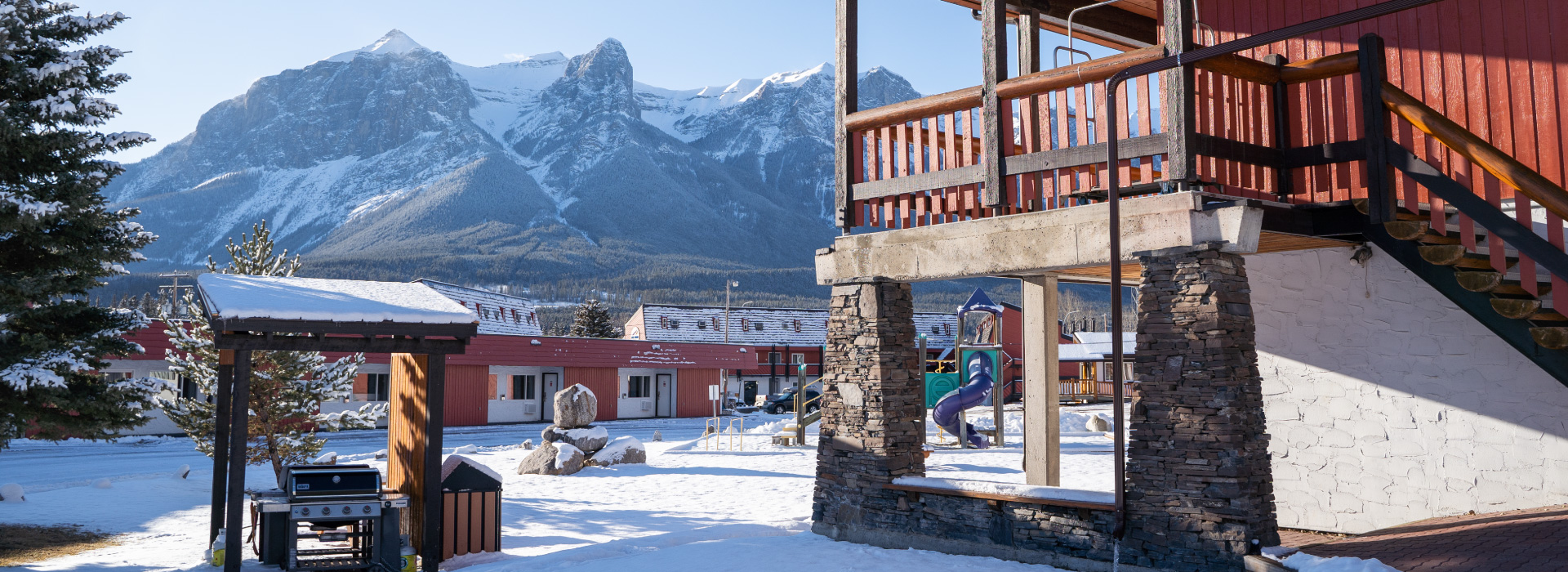 Rocky Mountain Ski Lodge